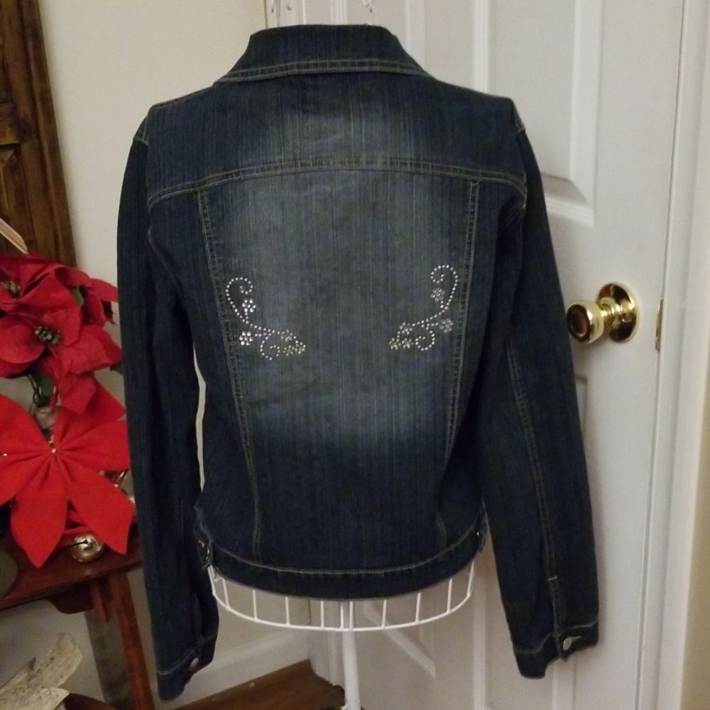 🌹Denim jacket 🥰 - Picture 5 of 8